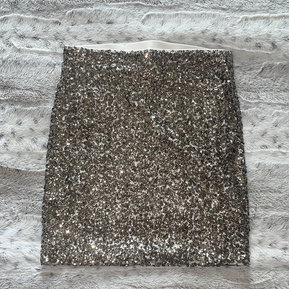 DECREE SIZE SMALL- sequin mini stretchy skirt. Like new.